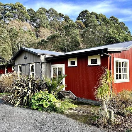 Oakura Pond Cottage - A Unique Kiwi Holiday Bach Buitenkant foto