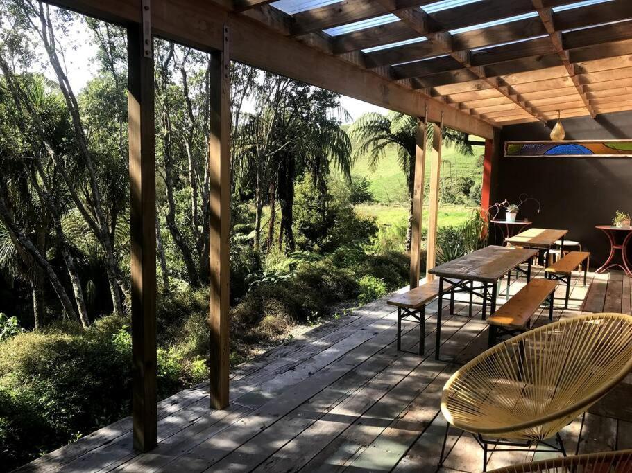 Oakura Pond Cottage - A Unique Kiwi Holiday Bach Buitenkant foto